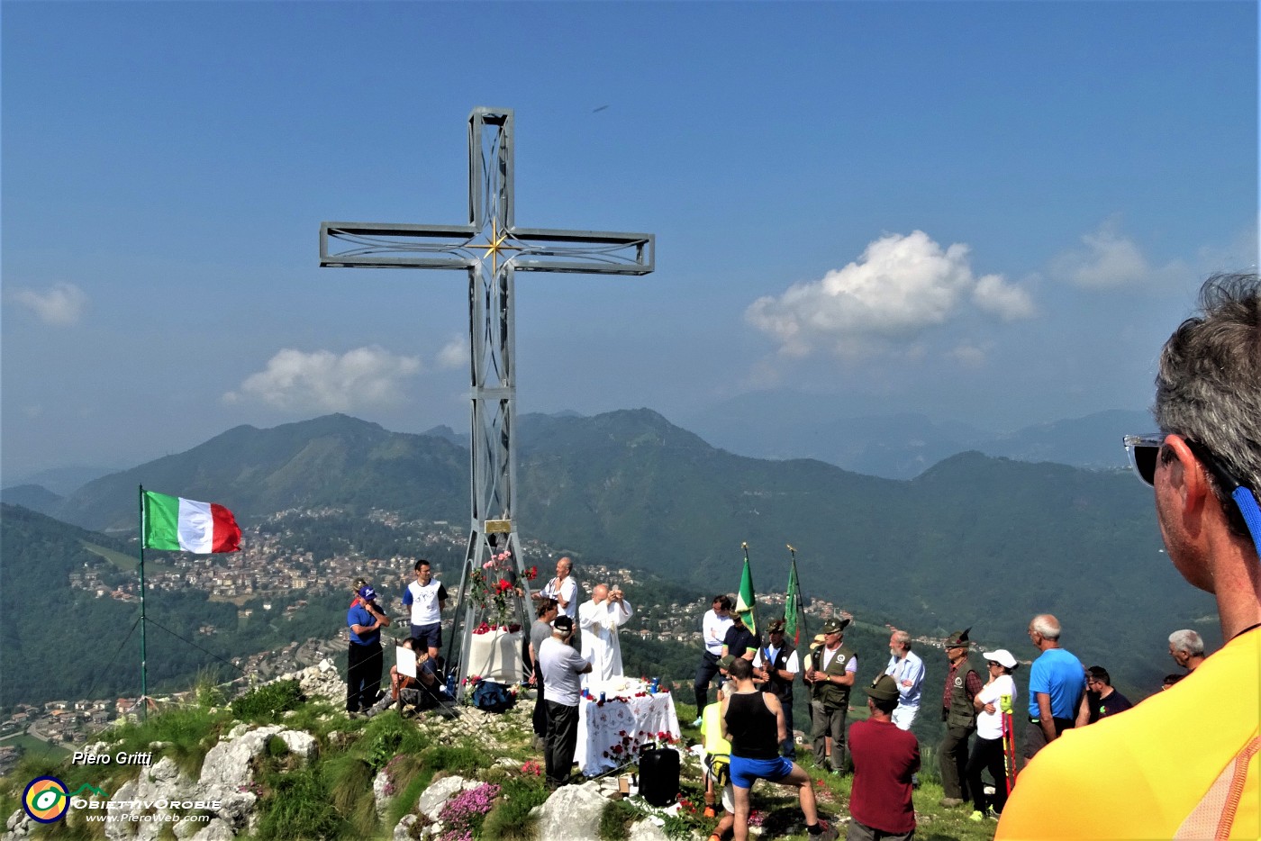 01 S. Messa in Vetta Cornagera per i Caduti in montagna.JPG